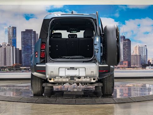 Used 2025 Land Rover Defender 110 S AWD/4WD image 12