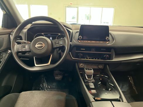 Used 2023 Nissan Rogue SV image 14