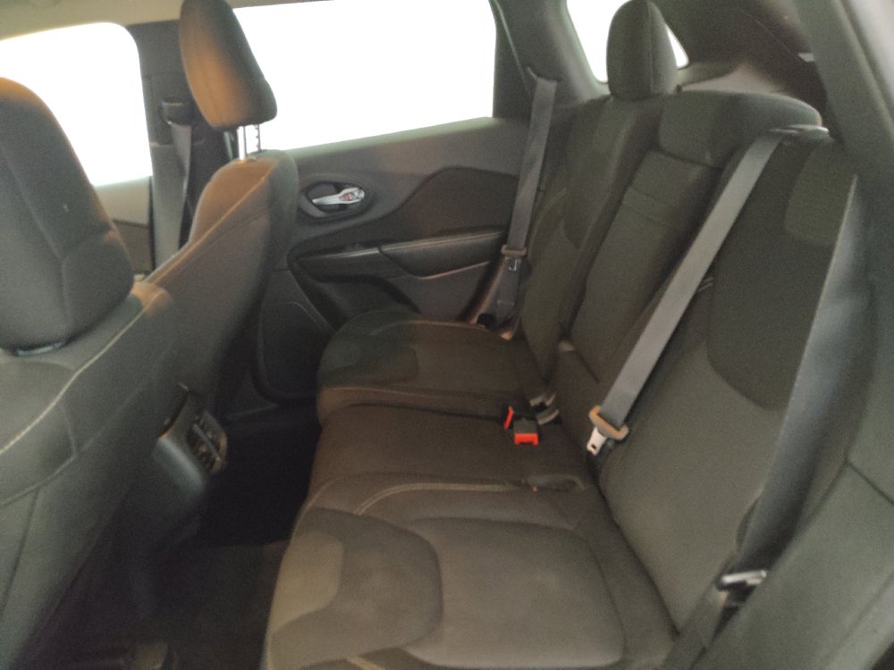 Used 2015 Jeep Cherokee Latitude AWD/4WD image 18