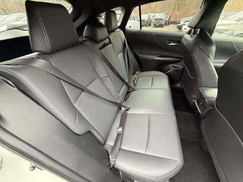 Used 2022 Toyota Venza XLE image 10