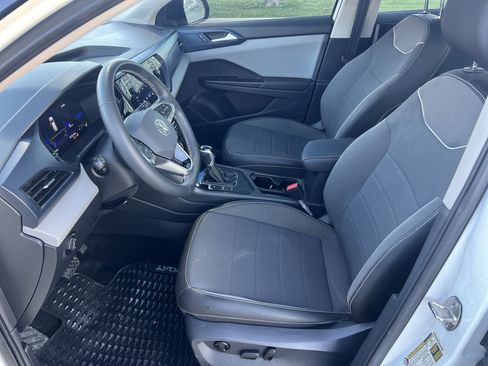 Certified 2023 Volkswagen Taos SE w/ Panoramic Sunroof Package image 16