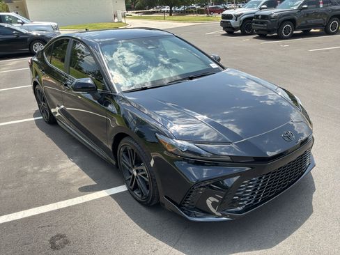 Used 2026 Toyota Camry Hybrid FWD image 2