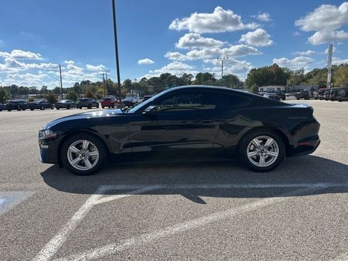 Used 2018 Ford Mustang Coupe image 4