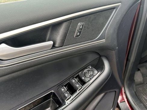 Used 2020 Ford Edge SEL w/ Cold Weather Package image 17