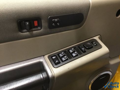 Used 2003 HUMMER H2 w/ Preferred Equipment Group image 19