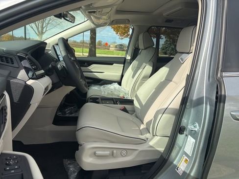 New 2026 Honda Odyssey Touring image 13