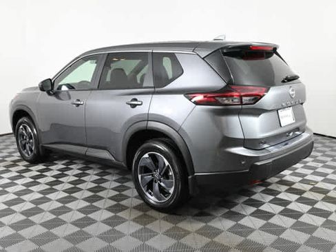 Used 2025 Nissan Rogue SV FWD image 5
