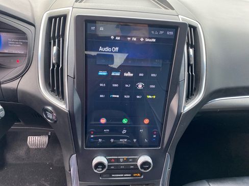 Used 2022 Ford Edge Titanium w/ Class II Trailer Tow Package image 11