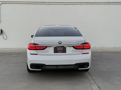 Used 2018 BMW 740i image 13