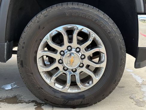Used 2024 Chevrolet Silverado 2500 LTZ w/ LTZ Texas Edition AWD/4WD image 9