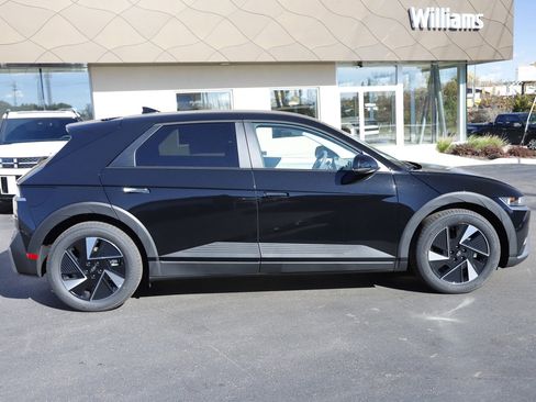 New 2026 Hyundai Ioniq 5 SEL image 2