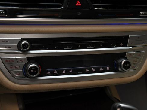 Used 2016 BMW 750i RWD image 33