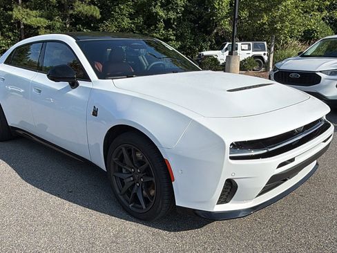 Used 2026 Dodge Charger Scat Pack AWD/4WD image 5
