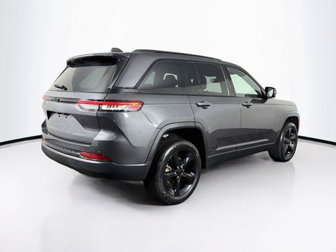 Used 2023 Jeep Grand Cherokee Altitude AWD/4WD image 11