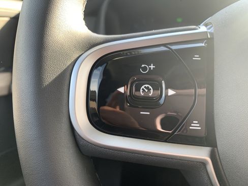 Used 2025 Volvo XC90 B6 Plus image 19