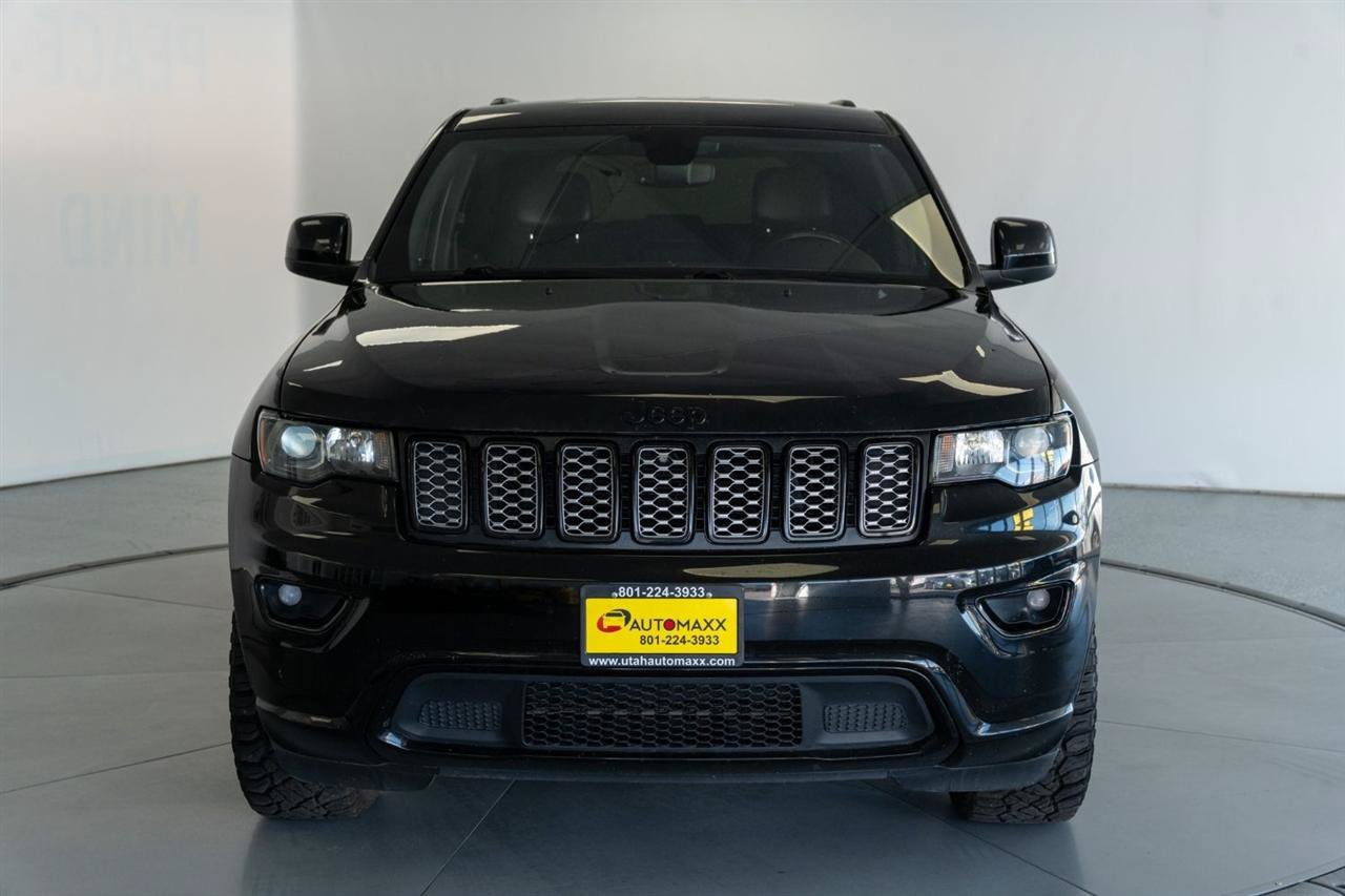 Used 2020 Jeep Grand Cherokee Altitude AWD/4WD image 2