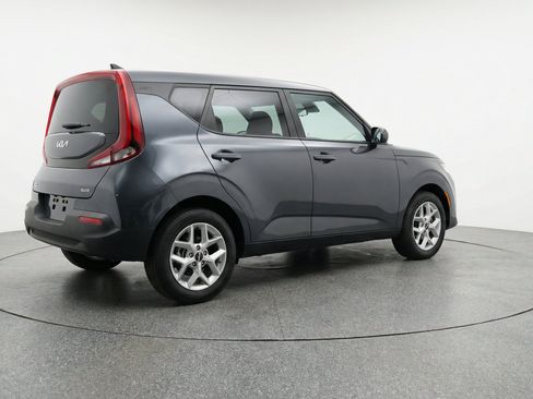Used 2025 Kia Soul LX w/ LX Technology Package FWD image 9