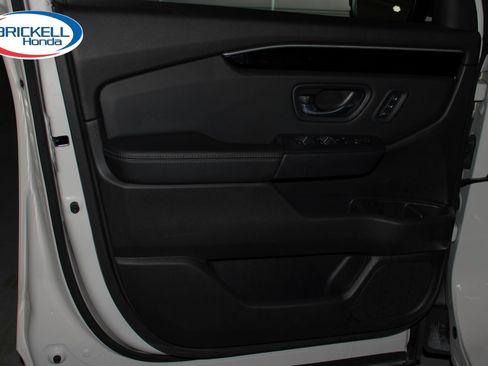 Used 2025 Honda Pilot EX-L image 25