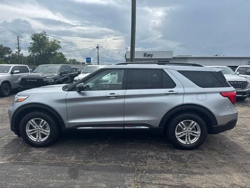 Used 2022 Ford Explorer XLT w/ Equipment Group 202A RWD image 6
