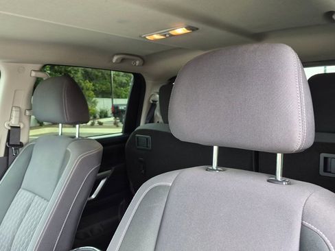 Used 2020 Nissan Titan SV w/ SV Convenience Package RWD image 12