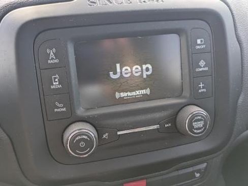 Used 2017 Jeep Renegade Trailhawk AWD/4WD image 12