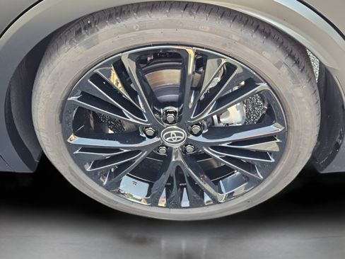 Used 2025 Toyota Prius FWD image 27