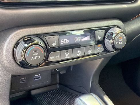 Used 2024 Nissan Kicks SR w/ SR Premium Package FWD image 18