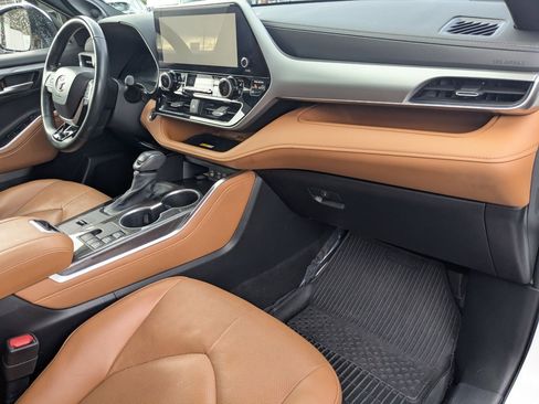 Used 2023 Toyota Highlander Platinum image 31