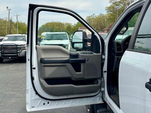 Used 2022 Ford F550 4x4 Crew Cab Super Duty w/ Power Equipment Group image 11