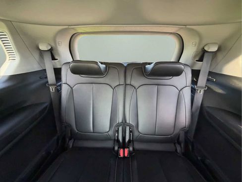 Used 2023 Jeep Grand Cherokee L Limited AWD/4WD image 40