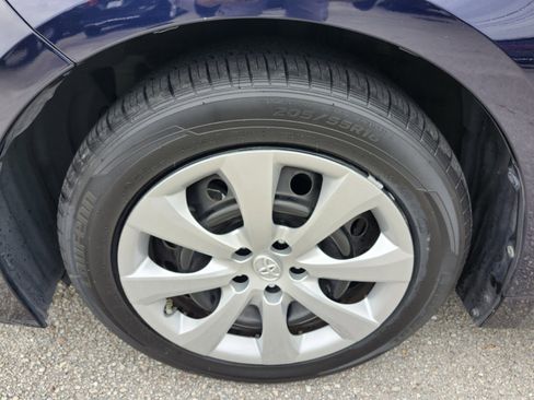 Used 2020 Toyota Corolla LE image 23