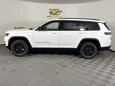 New 2025 Jeep Grand Cherokee L Altitude image 4
