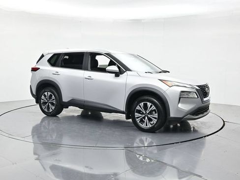 Used 2023 Nissan Rogue SV FWD image 3