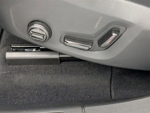 Used 2025 Volvo XC60 B5 Plus image 15