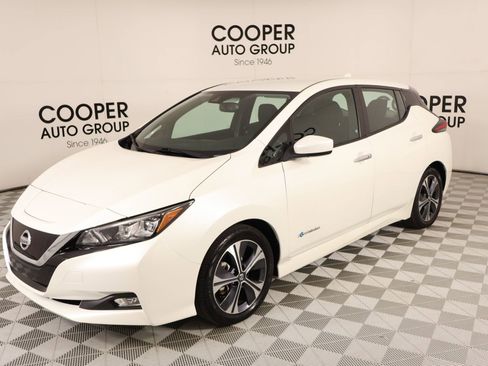 Used 2019 Nissan Leaf SV w/ SV Technology Package FWD image 10