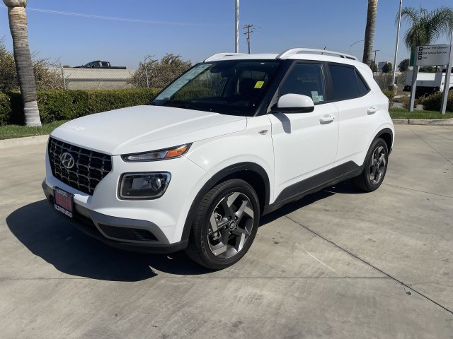 Used 2025 Hyundai Venue SEL FWD image 1