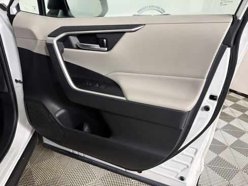 Used 2022 Toyota RAV4 XLE AWD/4WD image 14