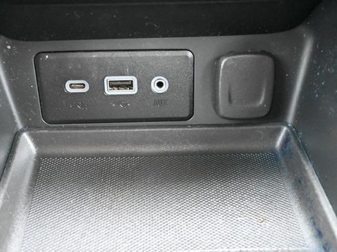 Used 2023 GMC Terrain SLE image 29