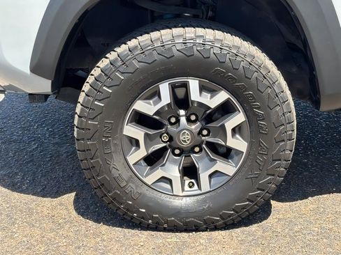 Used 2021 Toyota Tacoma TRD Off-Road w/ Technology Package AWD/4WD image 10