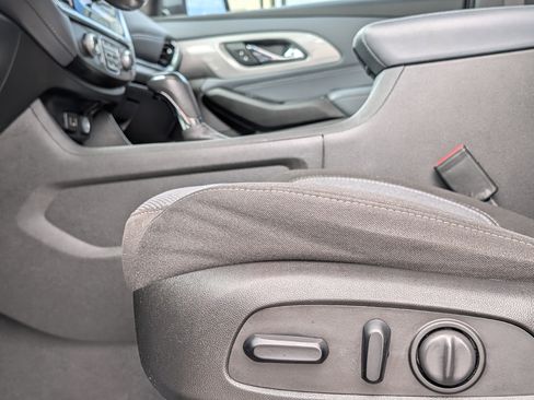 Used 2020 Chevrolet Traverse LT FWD image 23