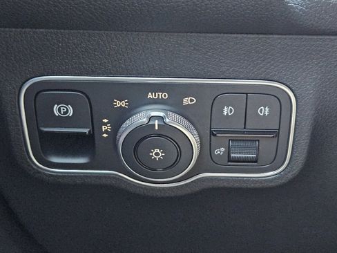 Certified 2025 Mercedes-Benz GLB 250 4MATIC image 22