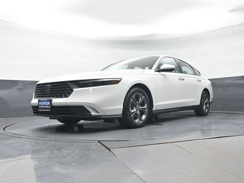 Certified 2023 Honda Accord EX image 30