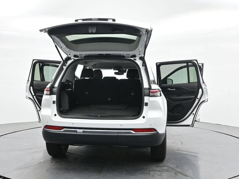 Used 2023 Jeep Grand Cherokee Laredo RWD image 41