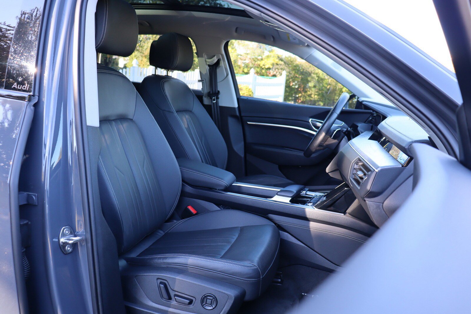 Used 2024 Audi Q8 e-tron Premium Plus AWD/4WD image 21