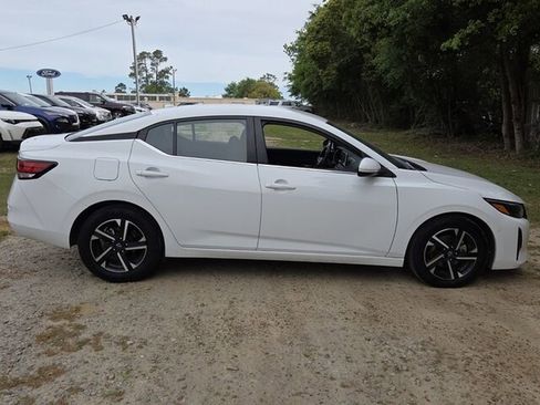 Used 2024 Nissan Sentra SV FWD image 14