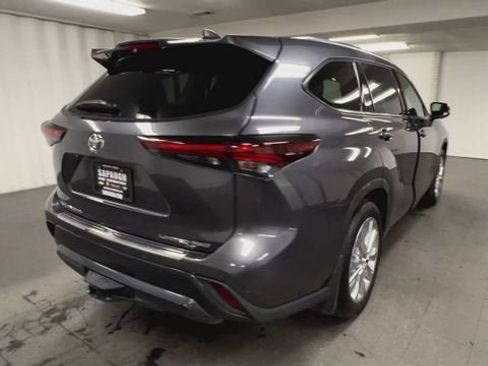 Used 2024 Toyota Highlander Limited AWD/4WD image 8
