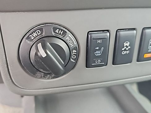 Used 2018 Nissan Frontier SV w/ Value Truck Package AWD/4WD image 19