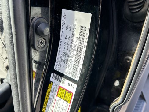 Used 2018 Toyota Tacoma SR image 31