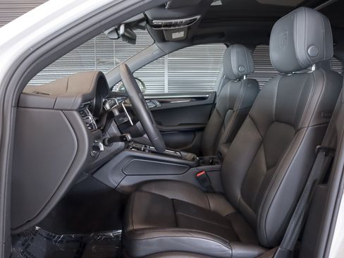 Used 2025 Porsche Macan Turbo AWD/4WD image 5