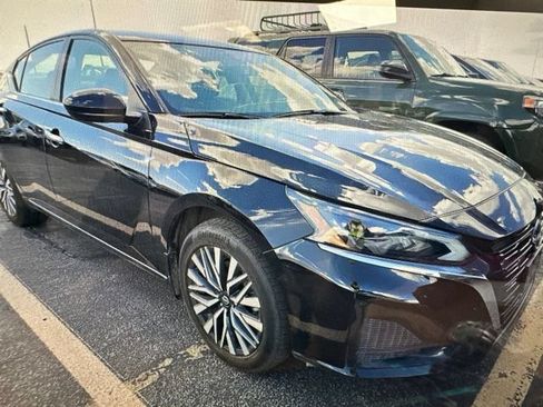 Used 2023 Nissan Altima 2.5 SV AWD/4WD image 12